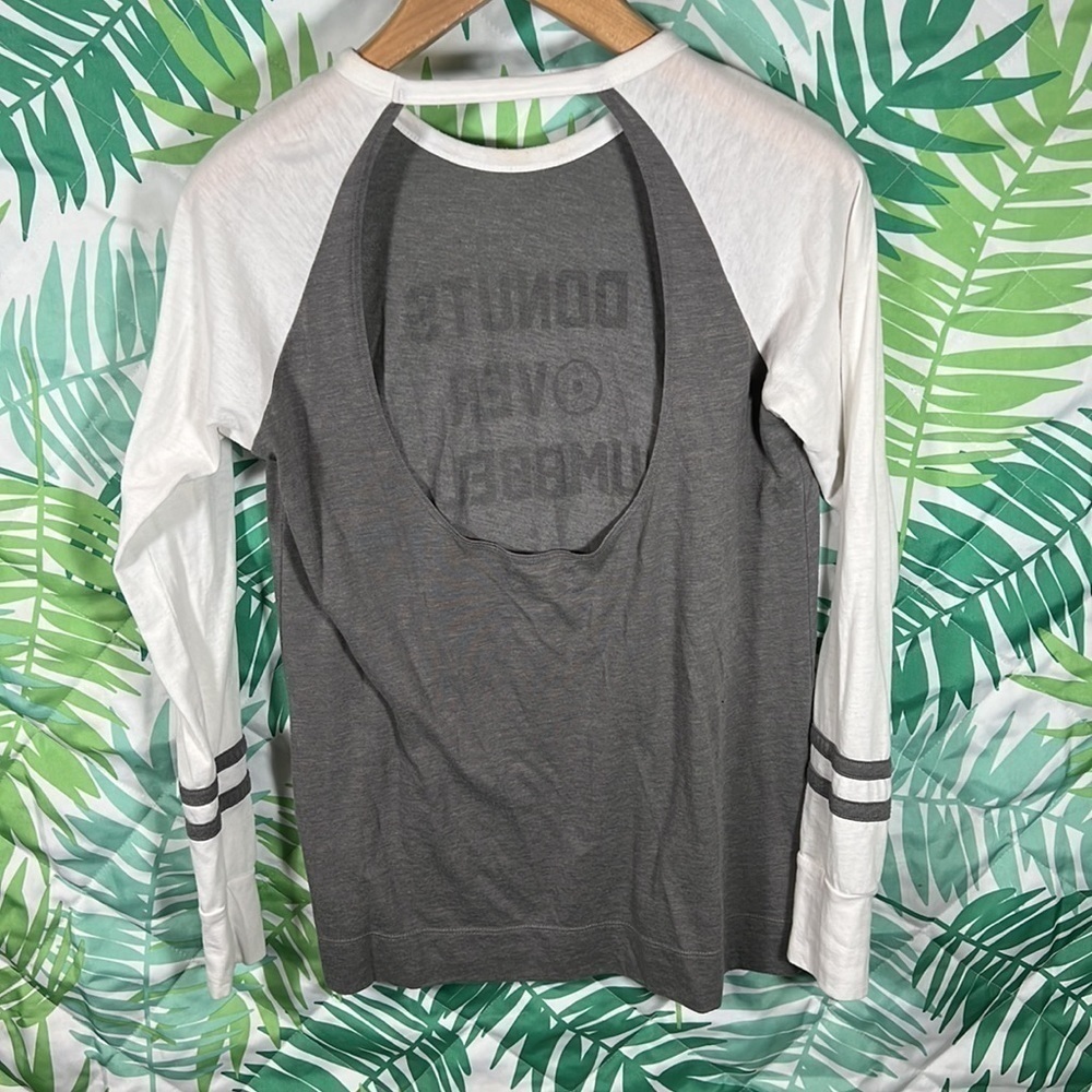 Hollister Donuts Over Dumbbells Women’s Long Sleeve  size small oversized - Picture 3 of 7
